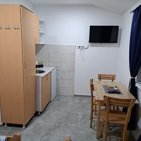 Libero Apartmani Surčin Екстериор снимка