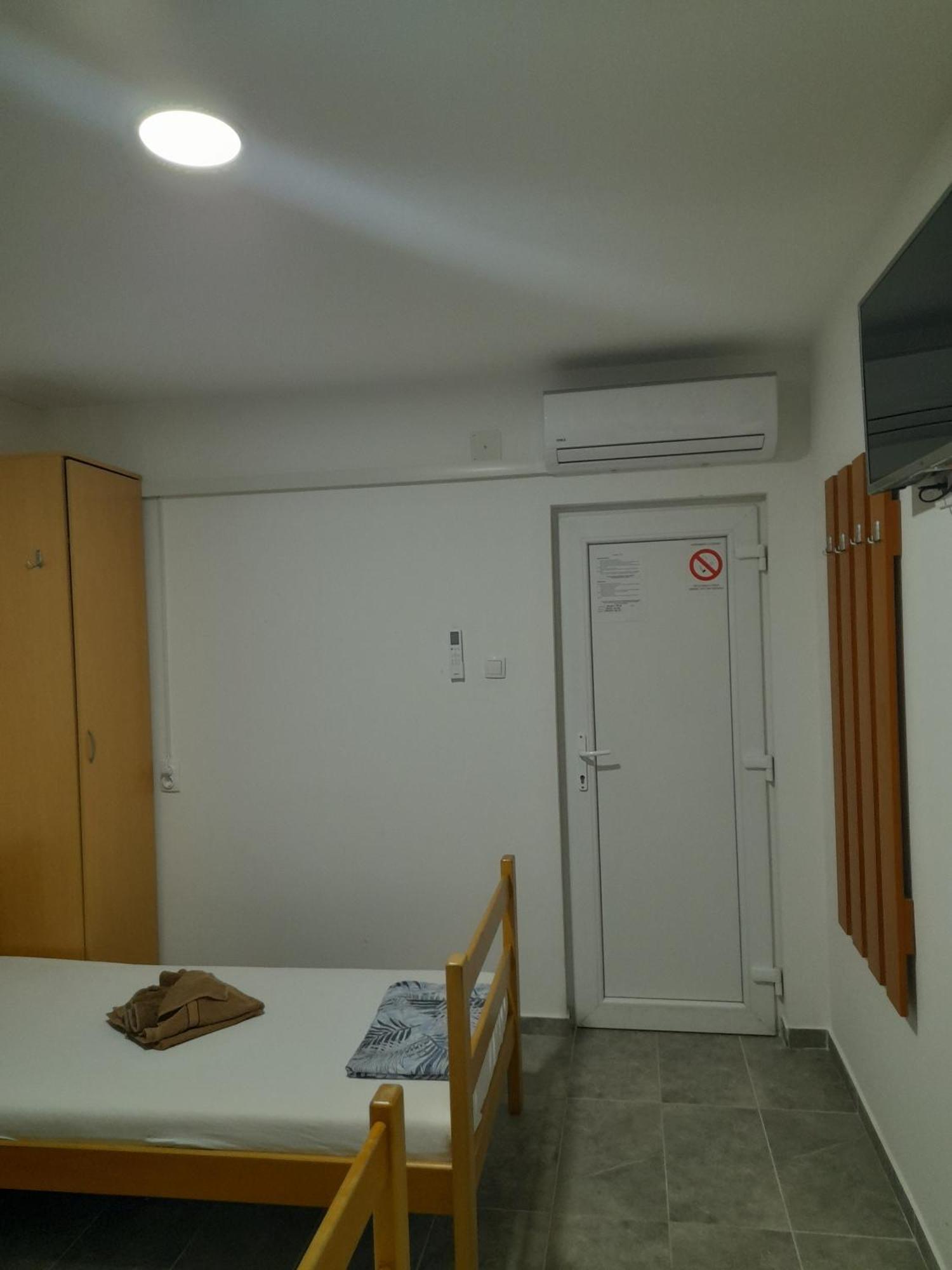 Libero Apartmani Surčin Екстериор снимка