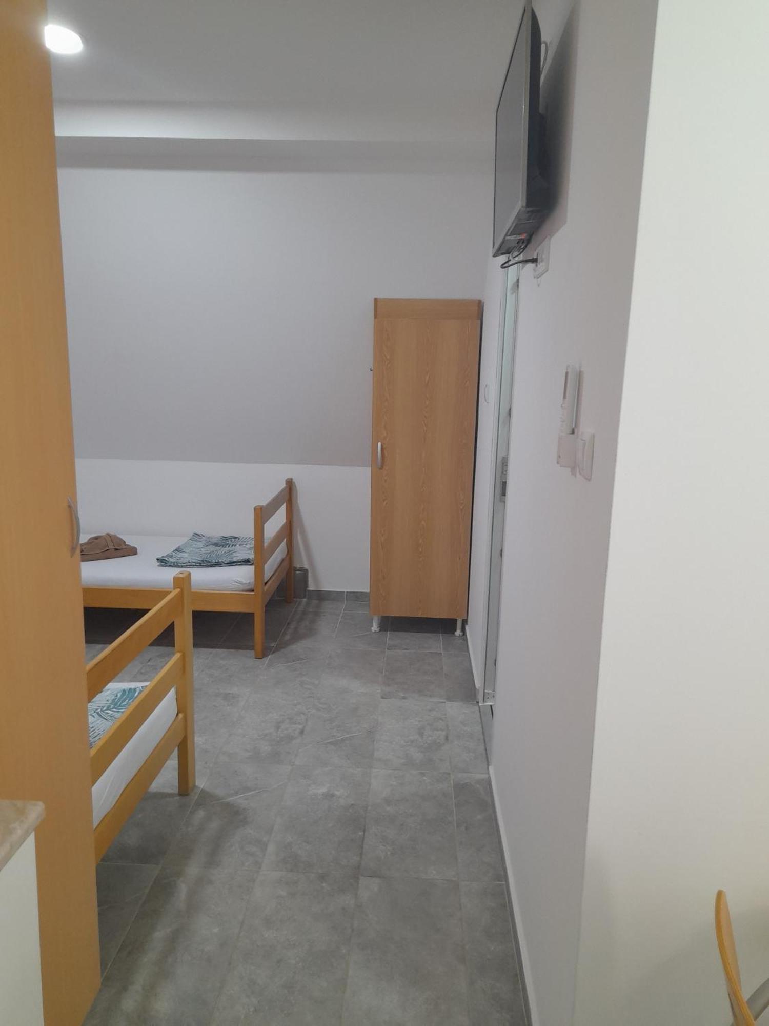 Libero Apartmani Surčin Екстериор снимка