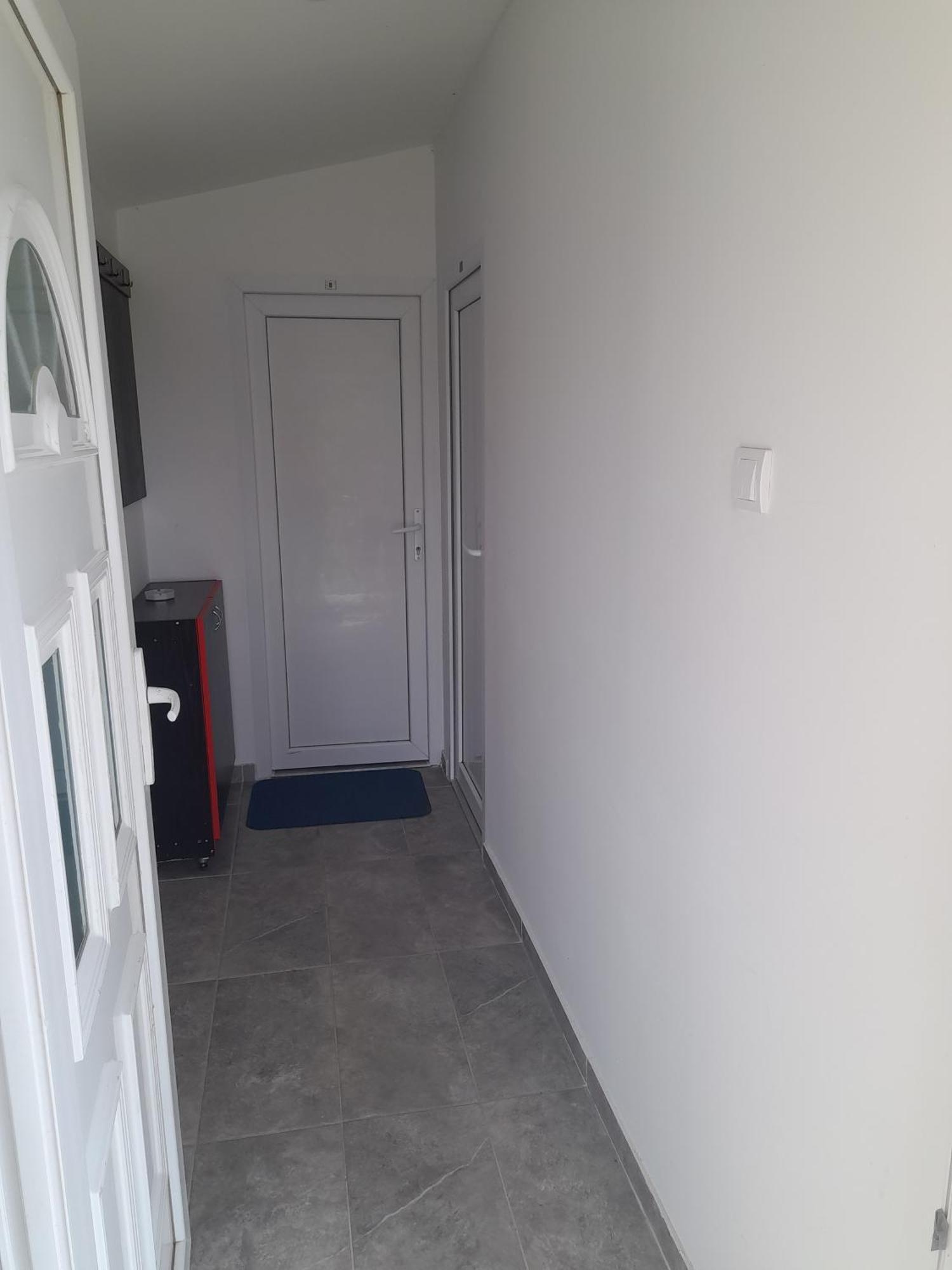 Libero Apartmani Surčin Екстериор снимка