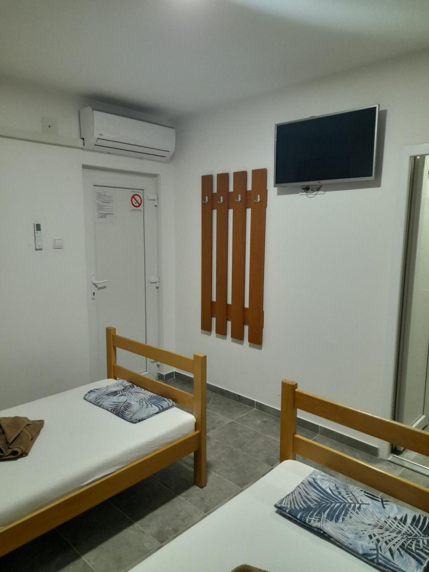 Libero Apartmani Surčin Екстериор снимка