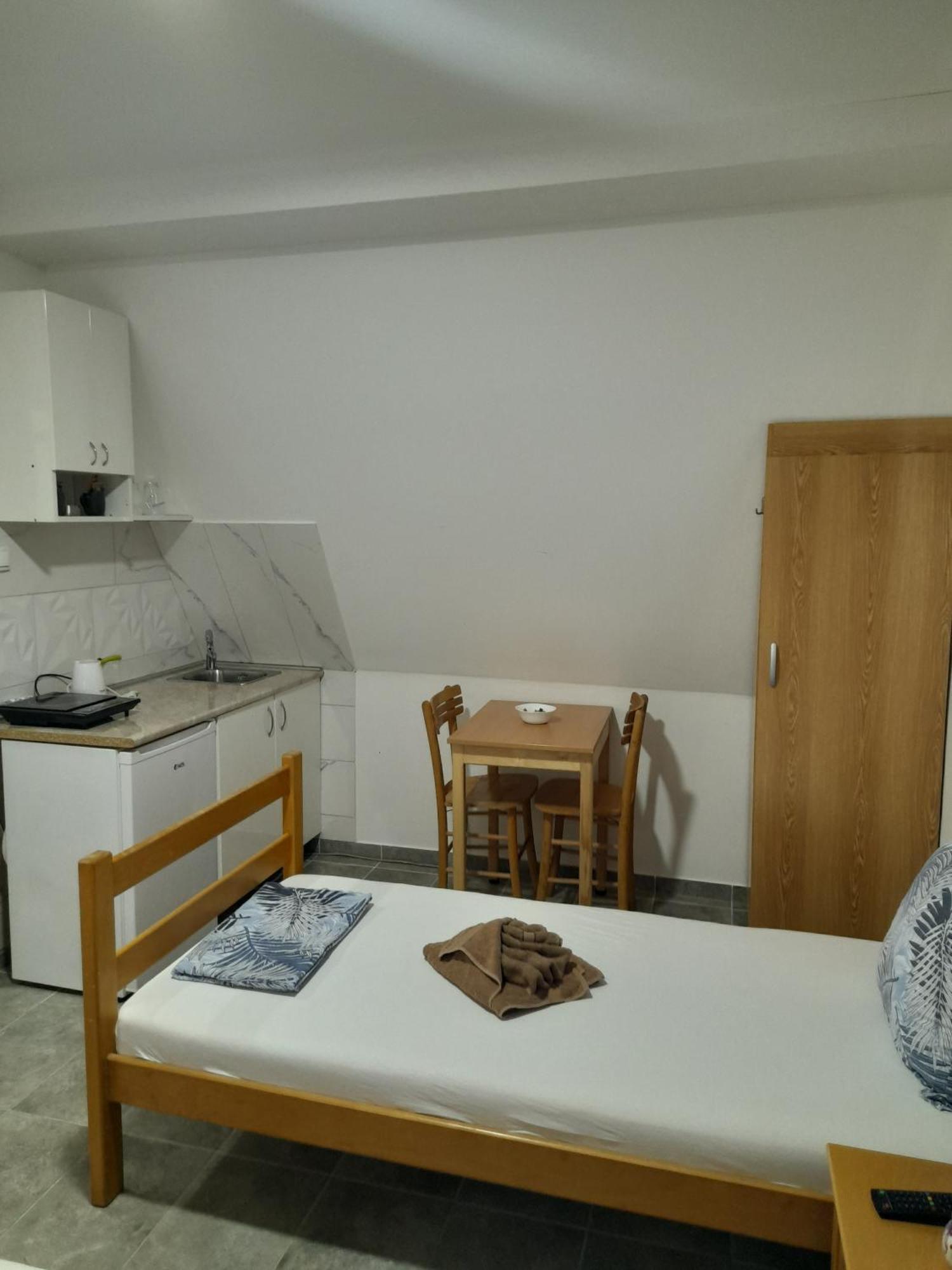 Libero Apartmani Surčin Екстериор снимка