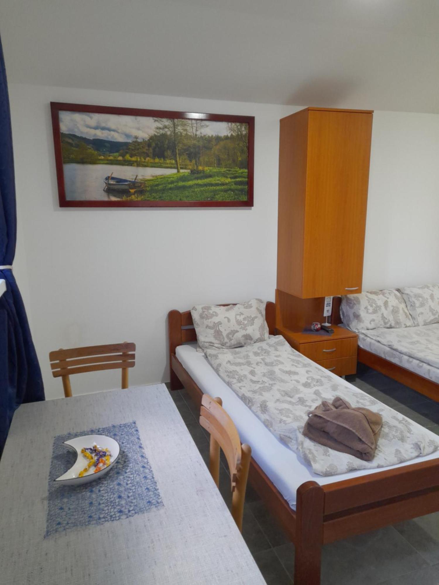 Libero Apartmani Surčin Стая снимка