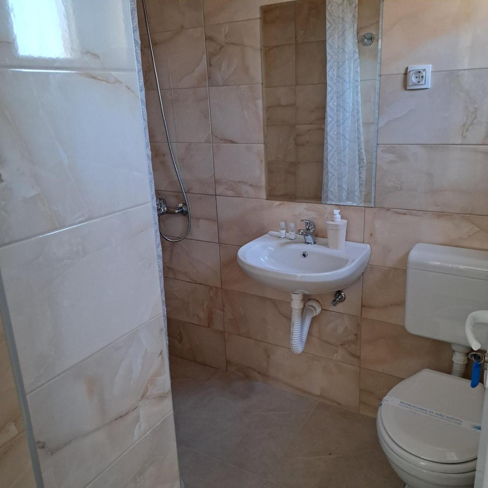 Libero Apartmani Surčin Стая снимка