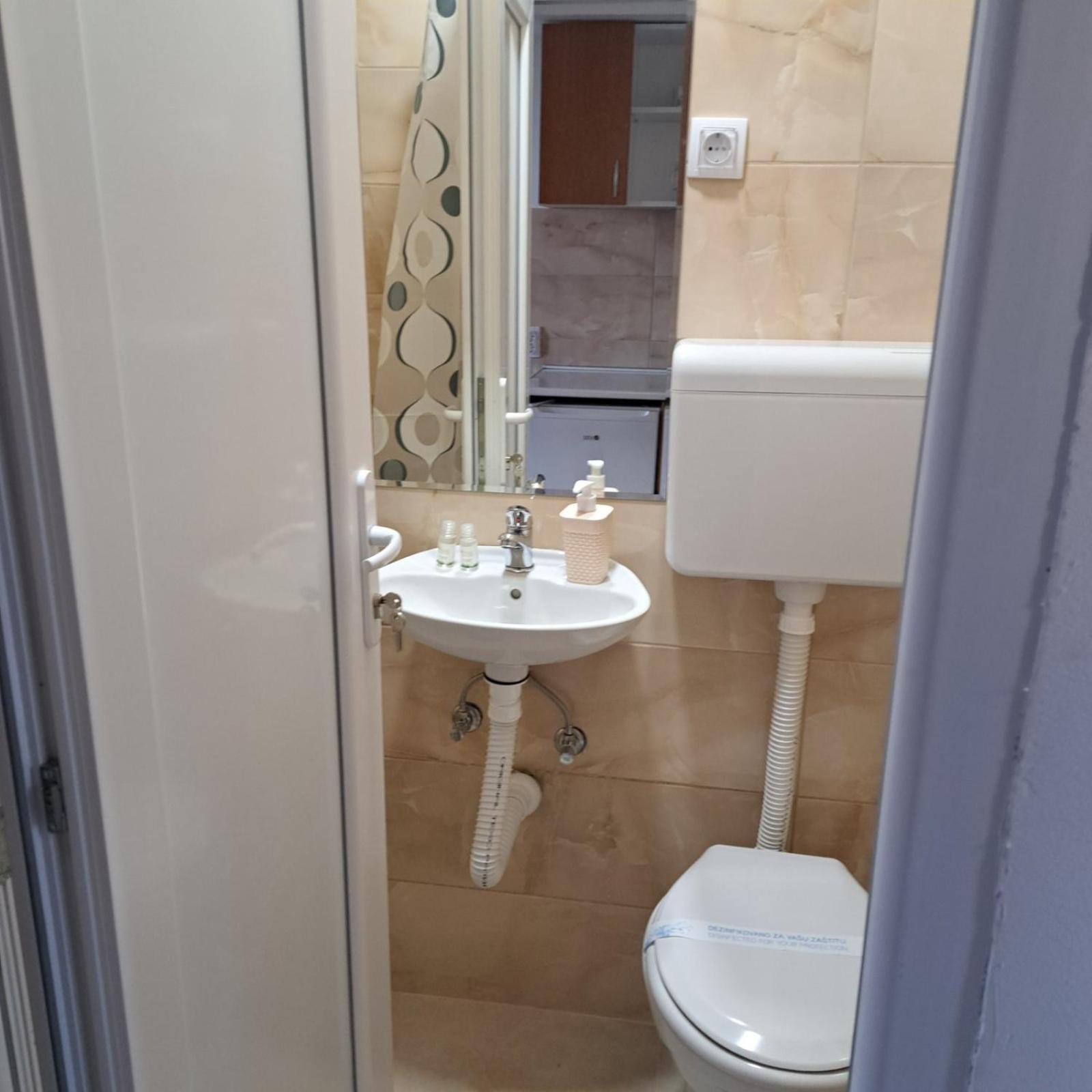 Libero Apartmani Surčin Стая снимка