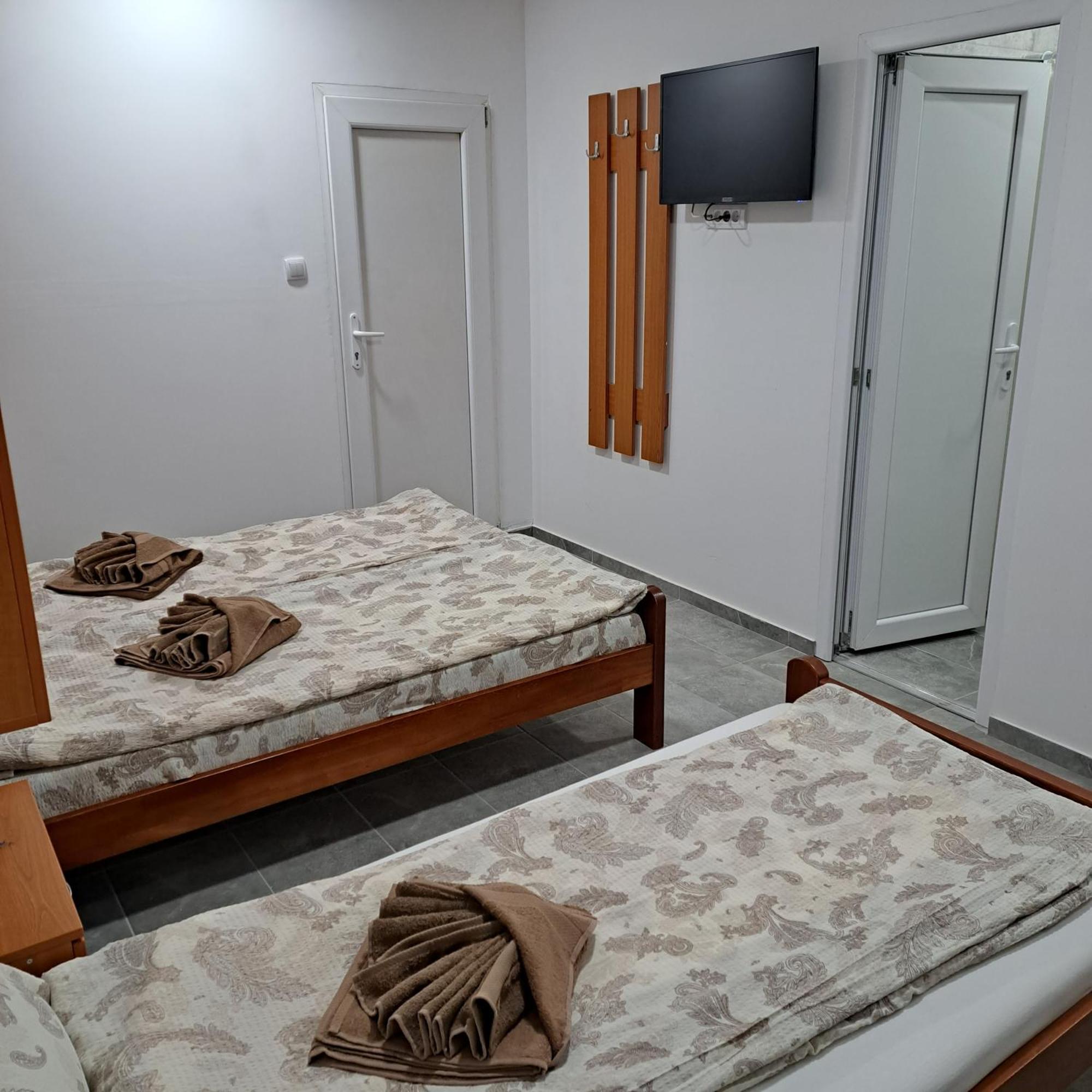 Libero Apartmani Surčin Екстериор снимка