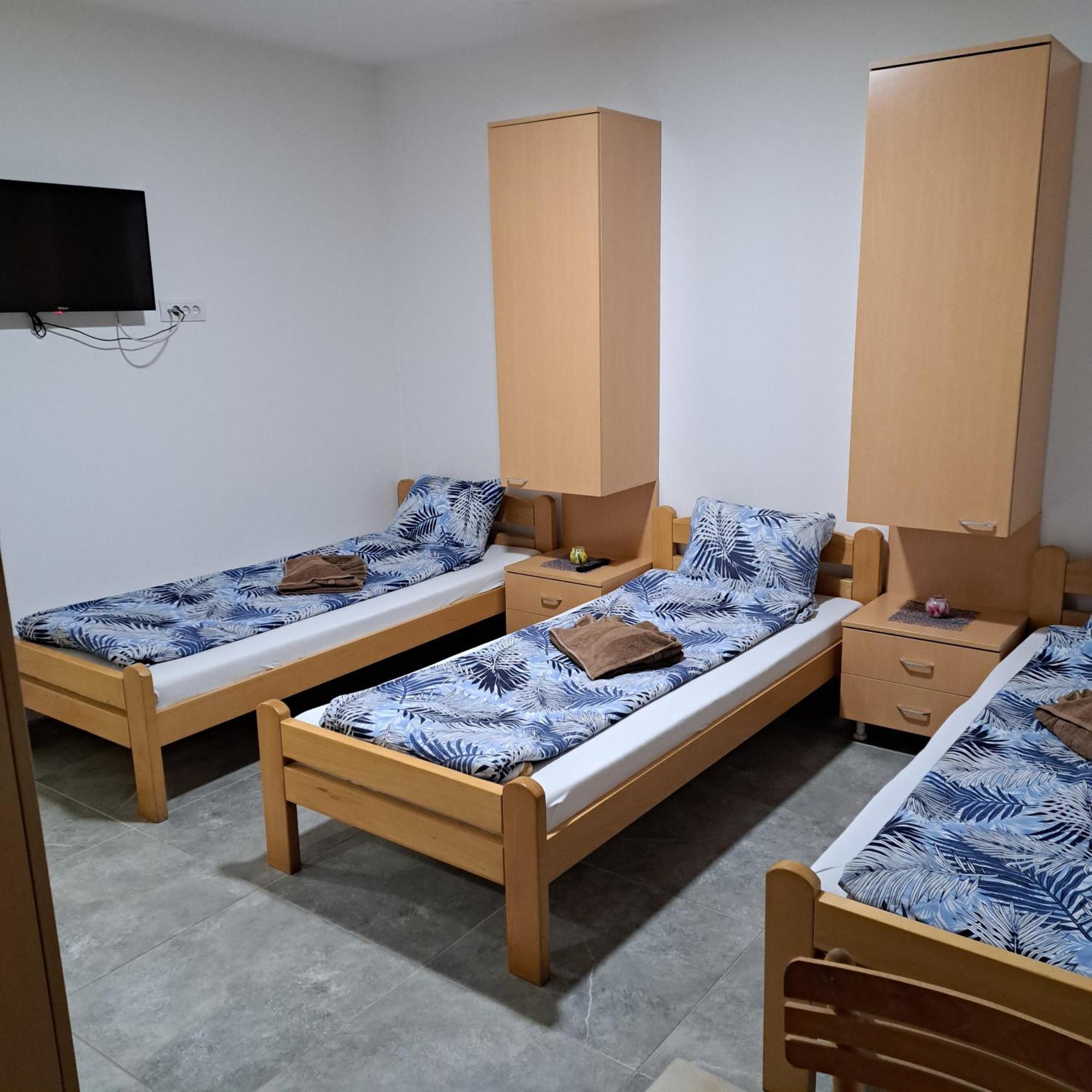 Libero Apartmani Surčin Екстериор снимка