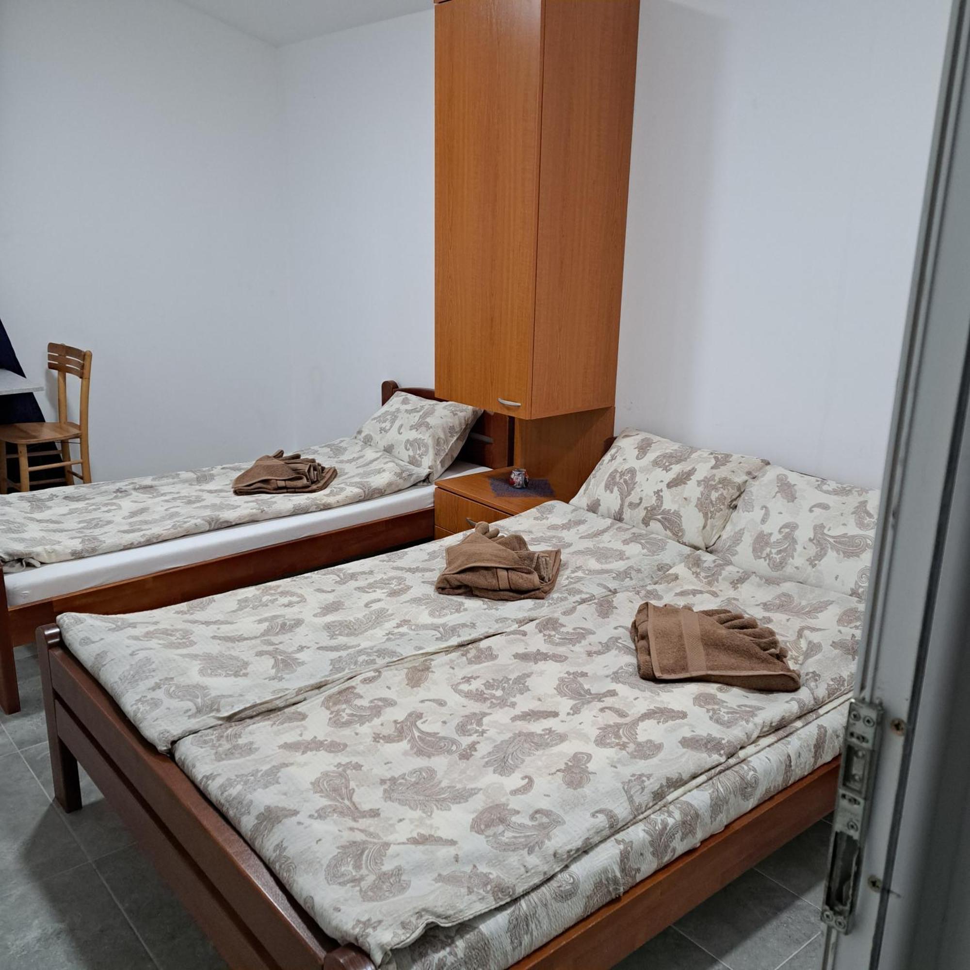 Libero Apartmani Surčin Екстериор снимка
