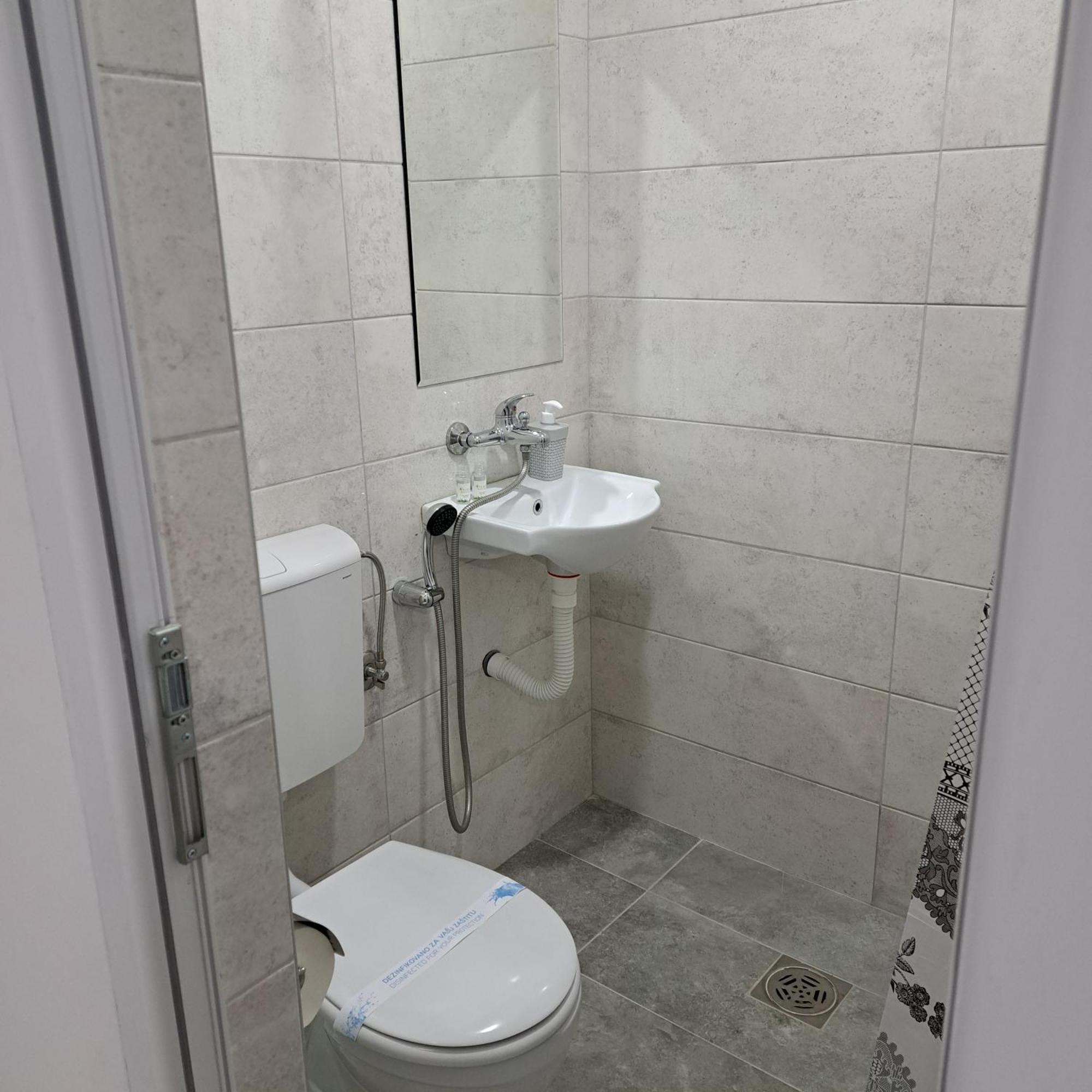 Libero Apartmani Surčin Екстериор снимка