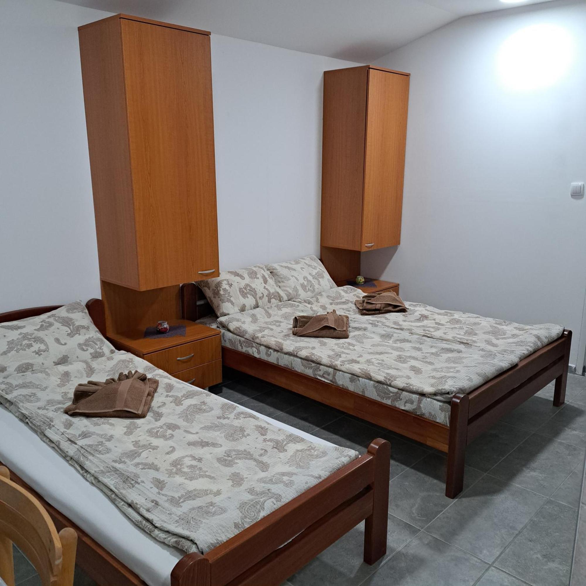 Libero Apartmani Surčin Екстериор снимка